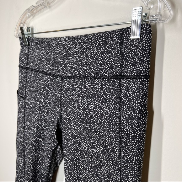 Lululemon Pace Rival Crop Freckle Flower Black Sz 6 - Picture 7 of 12